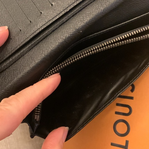 LV billfold - Picture 4 of 17